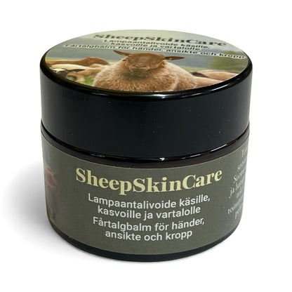 SheepSkinCare Lampaantalivoide 50 ml on 100 % luonnollinen ja lisäaineeton iho­voide, joka syväkosteuttaa ja suojaa kuivaa, herkkää ja halkeilevaa ihoa. Tehokkaasti imeytyvä lampaantali tukee ihon omaa suojakerrosta ja sopii koko vartalon päivittäiseen hoitoon.
