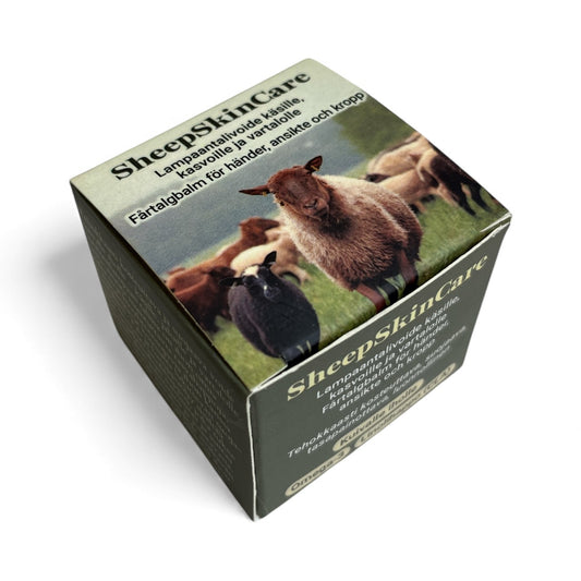 SheepSkinCare Lampaantalivoide 50 ml on 100 % luonnollinen ja lisäaineeton ihovoide, joka syväkosteuttaa ja suojaa kuivaa, herkkää ja halkeilevaa ihoa. Tehokkaasti imeytyvä lampaantali tukee ihon omaa suojakerrosta ja sopii koko vartalon päivittäiseen hoitoon.
